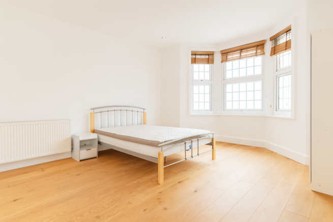 Queens Avenue - Room 1 pic (2)