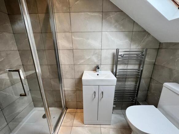 Bathroom 1 - Flat 6 - 102 104 Station Rd