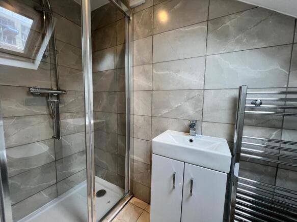 Bathroom 2 - Flat 6 - 102 104 Station Rd