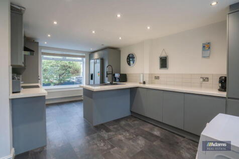 Lincoln Square, Widnes