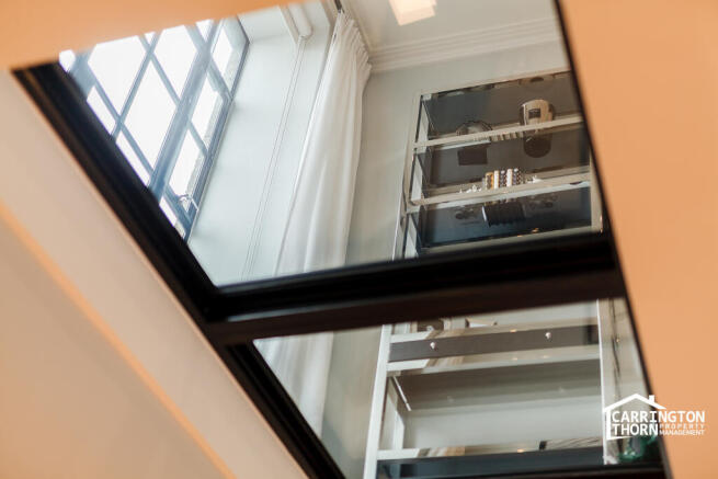 8316097-interior34