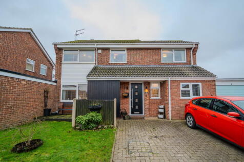 Lawrence Drive, Lowestoft, NR32 4LL