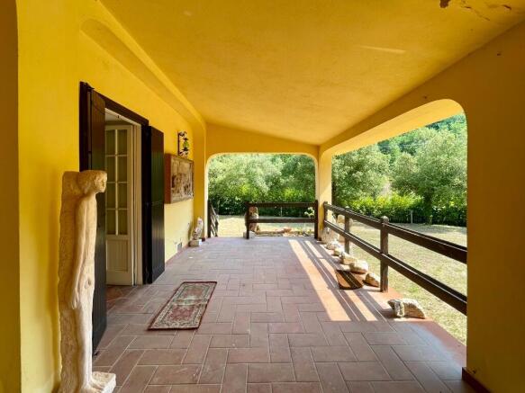 portico area