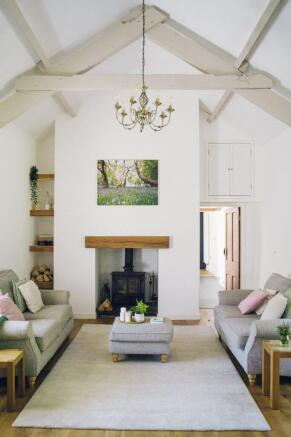 Tyddyn Hir: Ystafell Fyw / Lounge & Dining