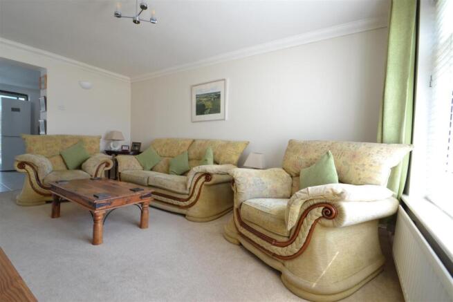 Lounge a.JPG