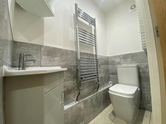 downstairs bathroom.jpg