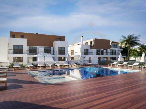 Apartment with swimming pool