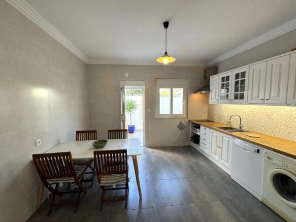 Spacious and fully equipped kitchen