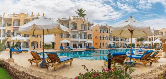 Main pool view 
