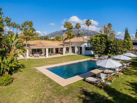 Garden and Swimming pool