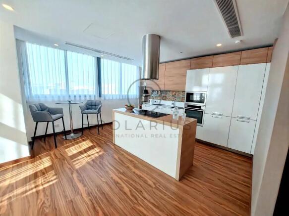 Modern kitchen with wooden floors, a central islan