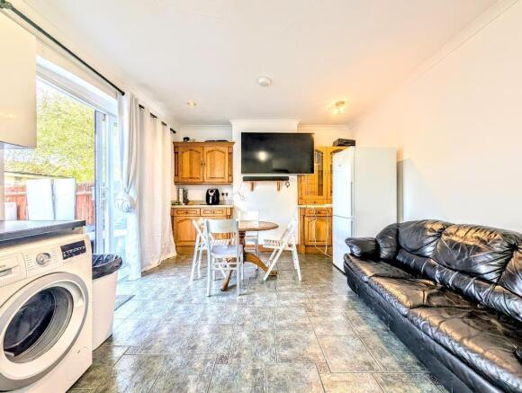Open plan kitchen / dining area