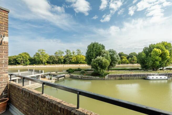 14 Marcus Court-12.jpg