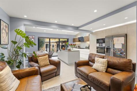Princes Way, Ruislip