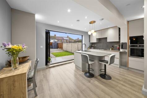 Clyfford Road, Ruislip