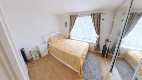 Frazer Close, Romford, London, RM1