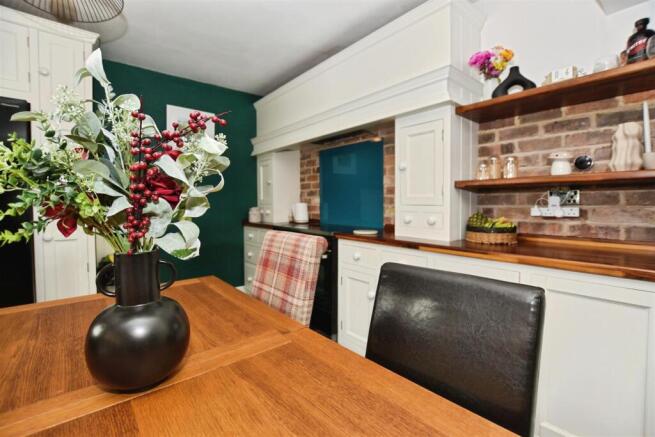 73e40218-dining 20close.JPG