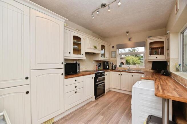 0cf269a7-kitchen 20aa.JPG