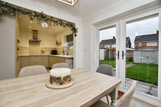 8f91c3a5-dining 20to 20kit.JPG