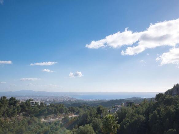 Blick auf Meer, Kathedrale und Bucht