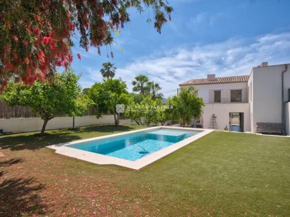 Haus mit Garten und Pool
