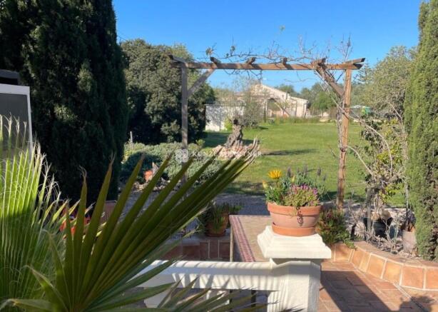 Terrasse mit Blick zum Garten
