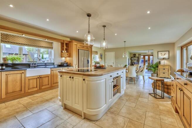 Luddington Lodge Thu