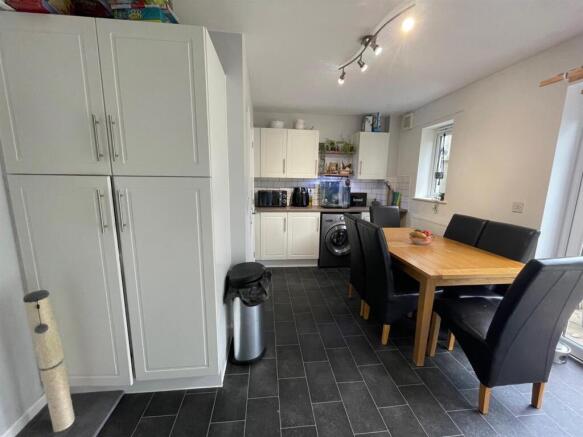 Kitchen 2.jpg