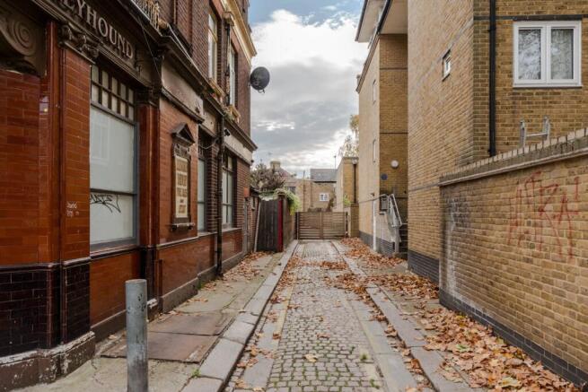 49 Becklow Road4.JPG