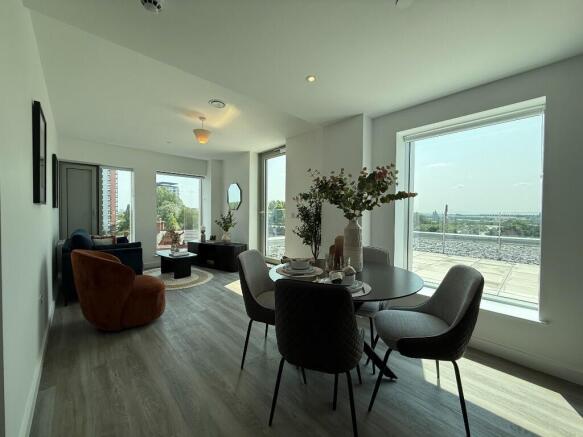 Lounge/Dining