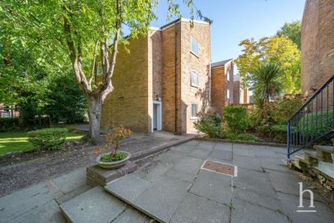 Upton Road, Prenton, CH43