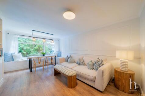 Roslin Road, Roslin Court Roslin Road, CH43