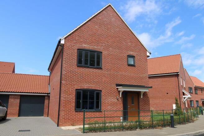 Link detached with garage and driveway parking
