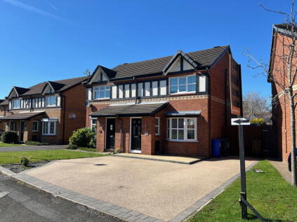 Warwick Close, Richmond Park, Dukinfield, SK16 5SD