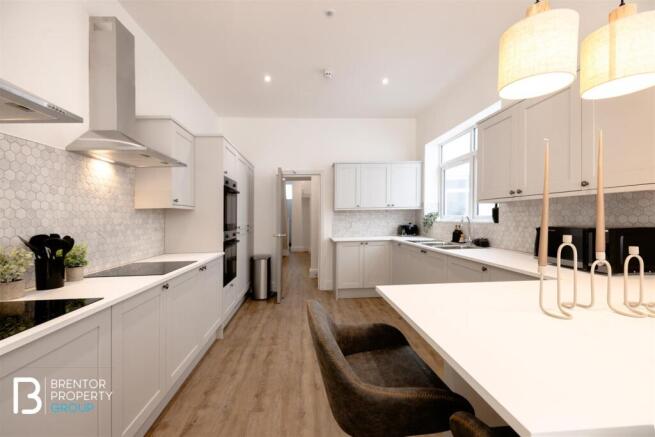 Kitchen2.jpg