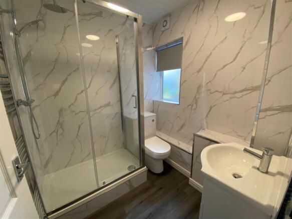3 Maplewood Court - bathroom.jpg