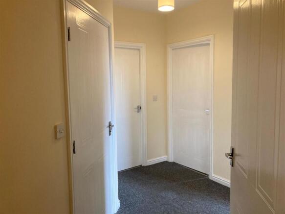 24 Ty Capstan - hallway 2.jpg