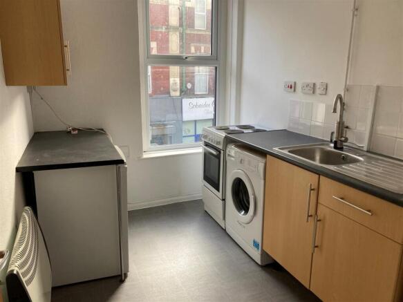 35 Holton Road - Flat 2 - kitchne 2.jpg