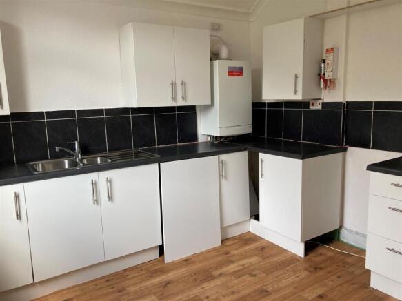 First Floor 161 Gladstone Road - kitchen 2.jpg