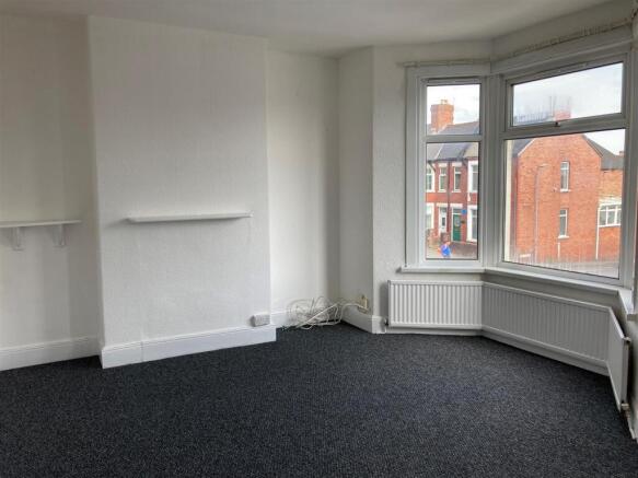 first floor 161 Gladstone Road - living room.jpg