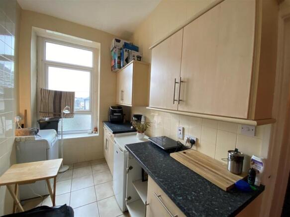 FF 242 Holton Road - kitchen 2.jpg