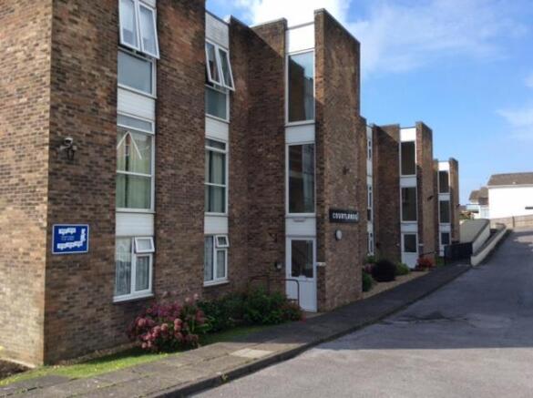 44 Courtlands - Front 2.jpg