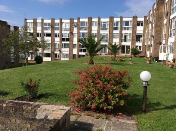 44 Courtlands - front.jpg