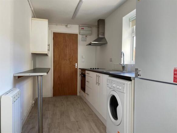 3, 284 Holton Road - kitchen.jpg