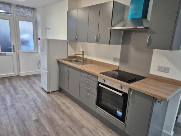 341 Southmead Road Flat 1 Kitchen.jpg