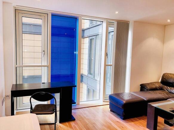 To Let, Rent - Studio apartment in Canary Wharf, L
