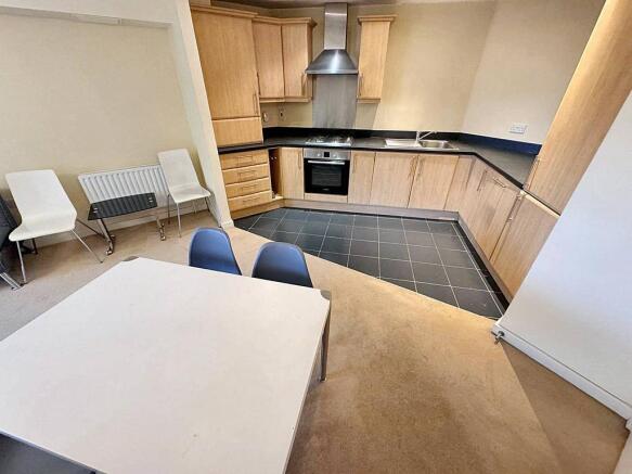 A 2 bed 2 bath flat to rent in Baw;E3