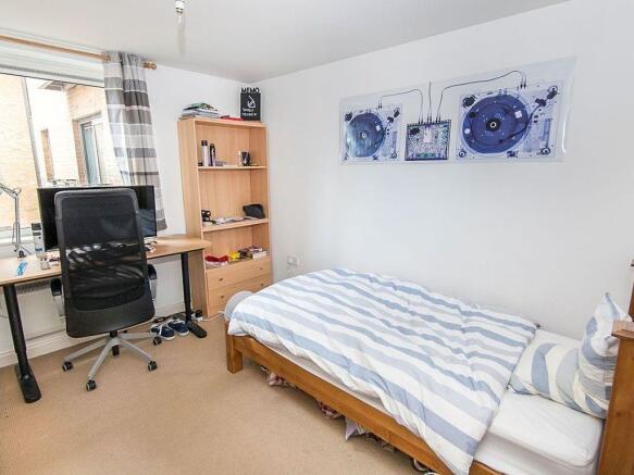 Bedroom 1.jpg