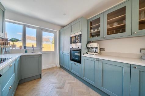 Denvilles Close, Denvilles