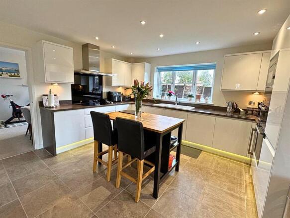 Kitchen/Breakfast Room